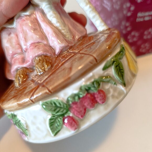 Music Box Rabbit, Period Costume, Serving Tea - - Picture 8 of 9